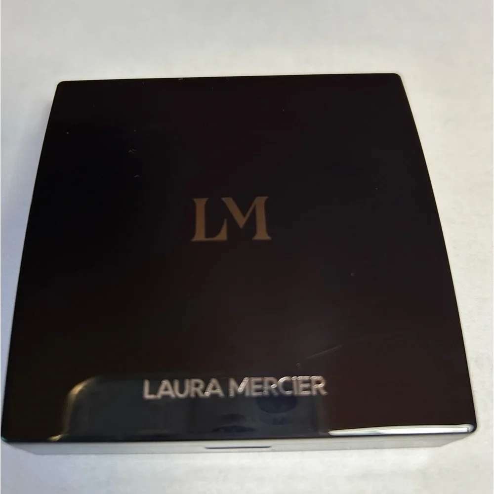 NWT🌷(#40) - Laura Mercier bronze Color Infusion Talc Free Matte & Luminous Duo